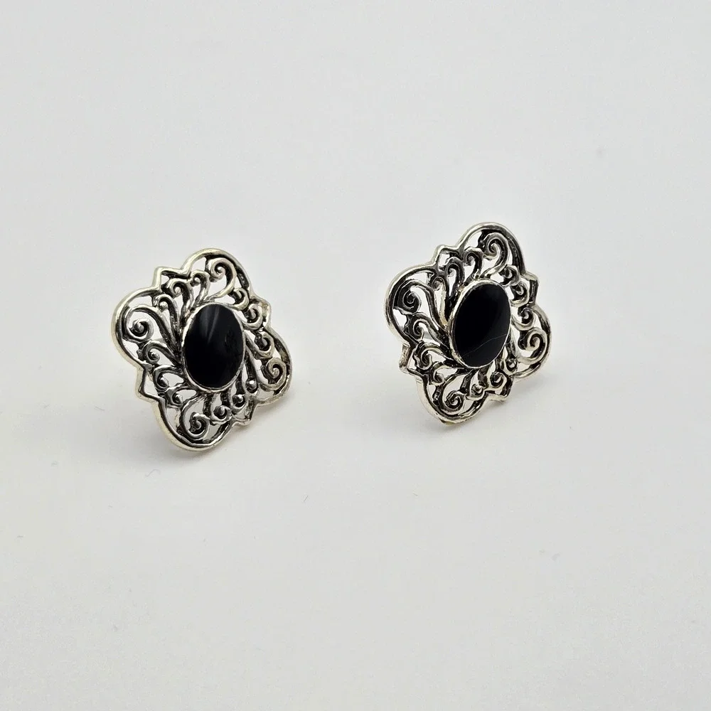 Filigree Post Earrings Black Stone Silvertone Geometric Classic Preppy Retro .5